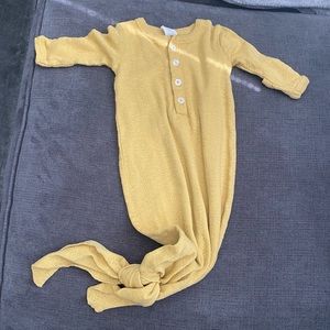Baby knotted gown